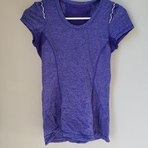 Lululemon T size 4